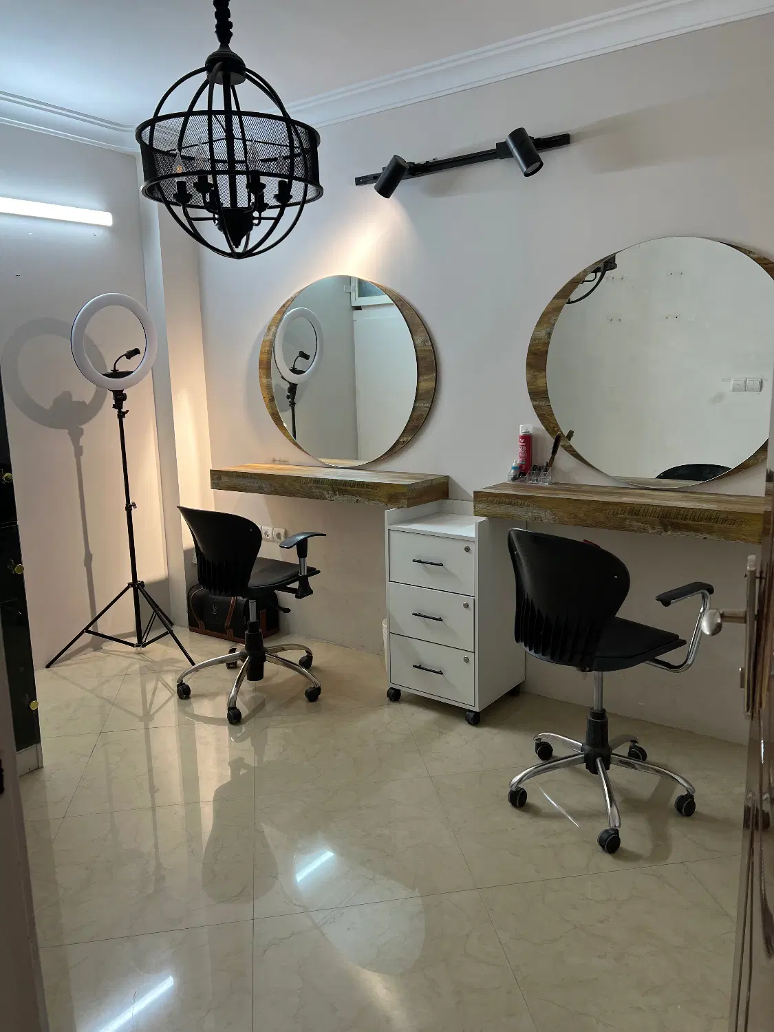 عکس 1 ملک 2570